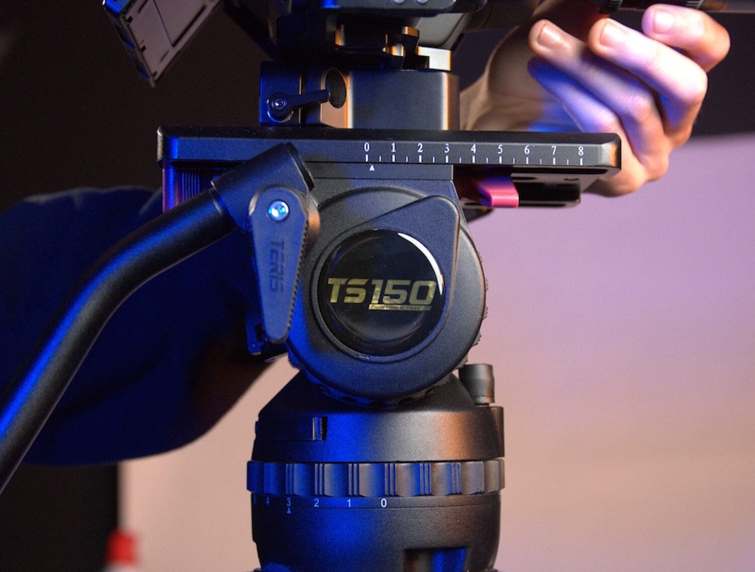 Teris TS150CF-Q Fluid Head & Tripod Kit (Carbon Fiber) Fluid Head & Tripod Kit Indipro