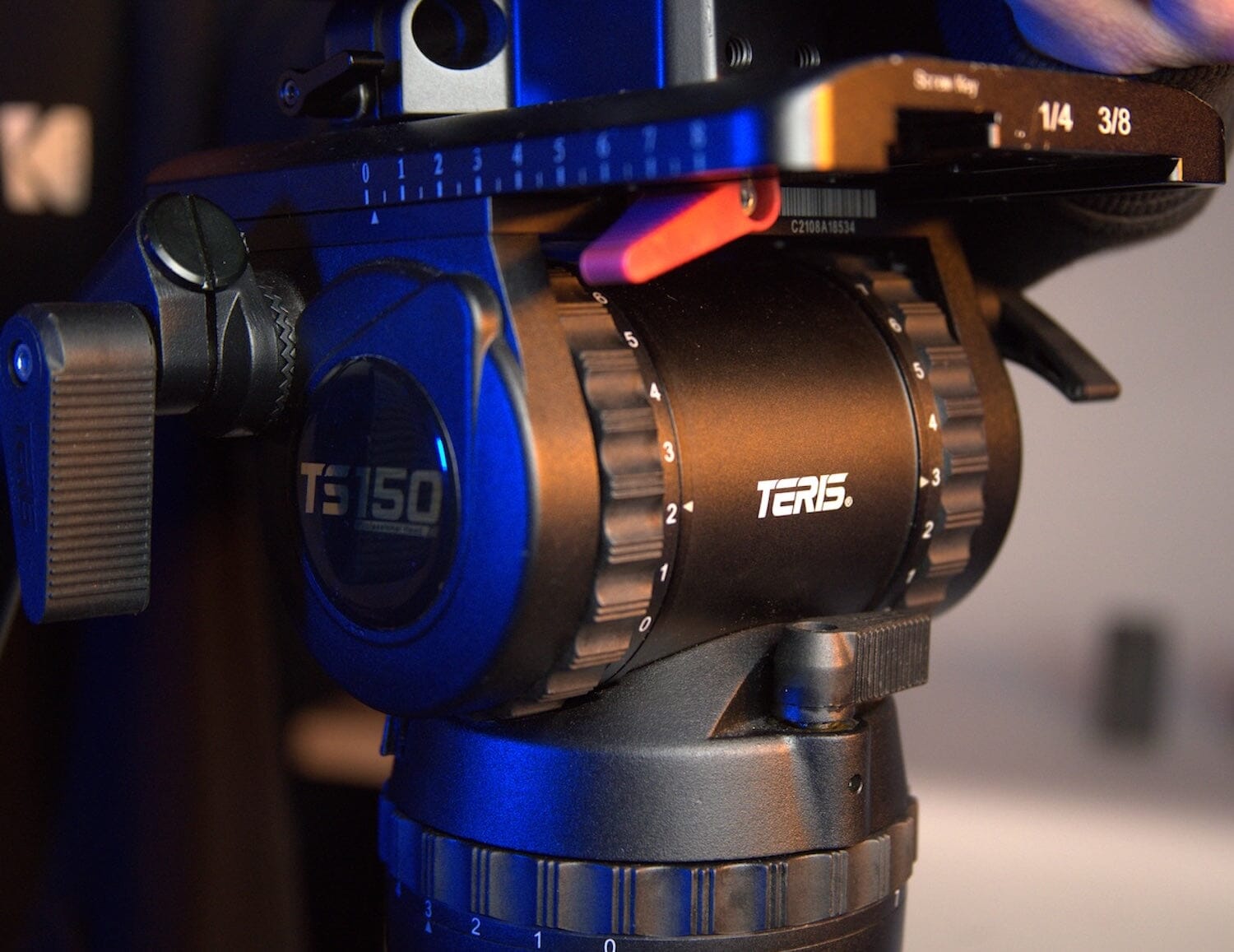 Teris TS150CF-Q Fluid Head & Tripod Kit (Carbon Fiber) Fluid Head & Tripod Kit Indipro 